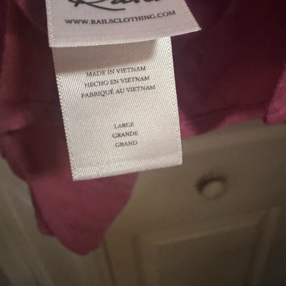 Rails NWT pink Button Down Shirt Blouse size large - Picture 6 of 6